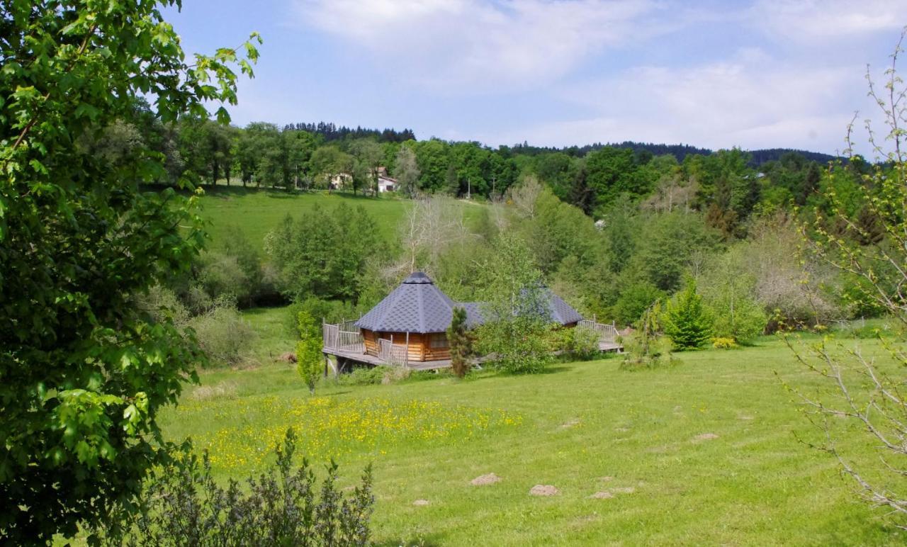 Les Roulottes Et Cabanes Du Livradois Pensionat Cunlhat Exteriör bild