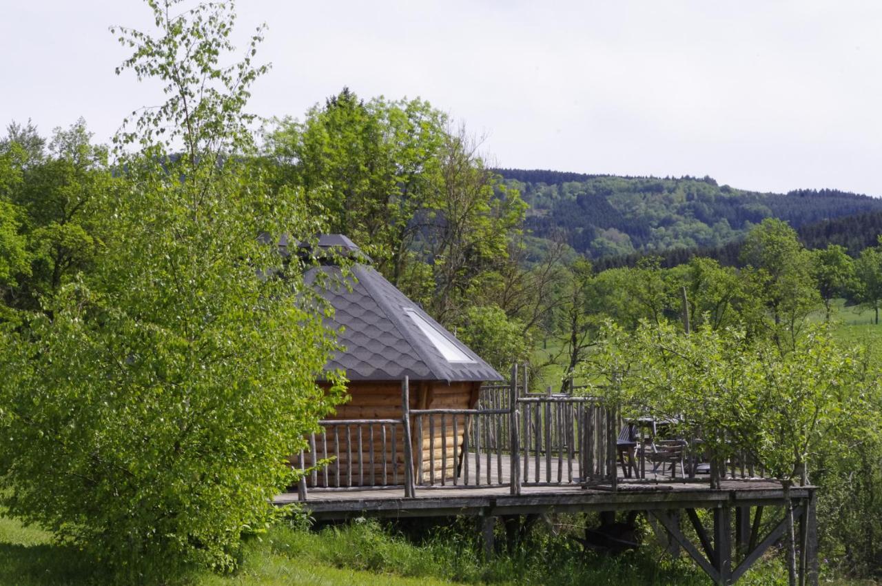 Les Roulottes Et Cabanes Du Livradois Pensionat Cunlhat Exteriör bild